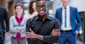 o impacto de mascarar emoções no trabalho